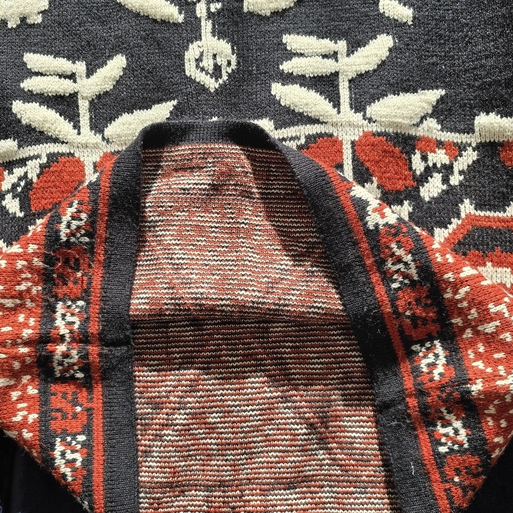 OuFeeiLiH Black and Red Patterned Sweater Size L - Picture 9 of 10
